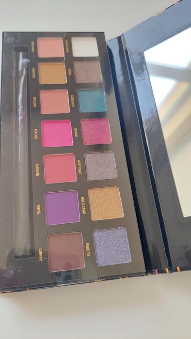 Сенки за очи нови