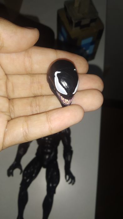 Игрушка Веном с двумя головами