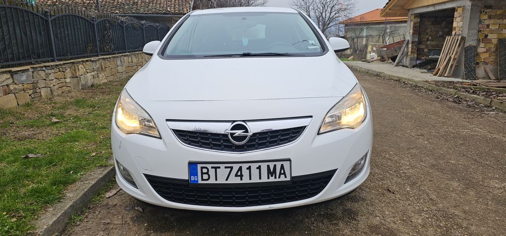 Опел Астра J  1.3 D 95к.с 2010