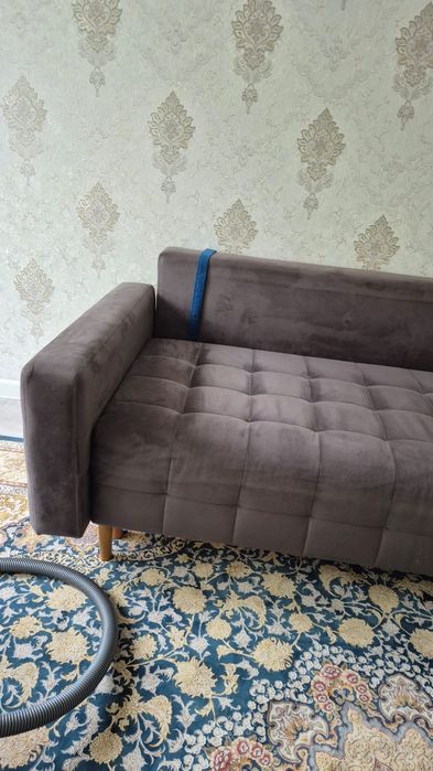 Диван коричныйвый очень хорошый