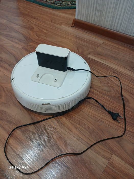 Робот-пылесос Xiaomi с коробкой