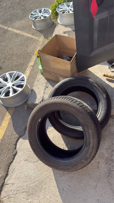 Продаю резину от малебу в хорошем состояний … Hankook-235/55/17