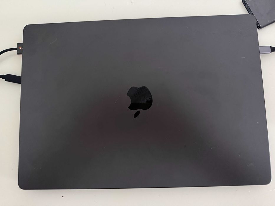 MacBook Pro 16” M5 / 64GB RAM / 2TB SSD