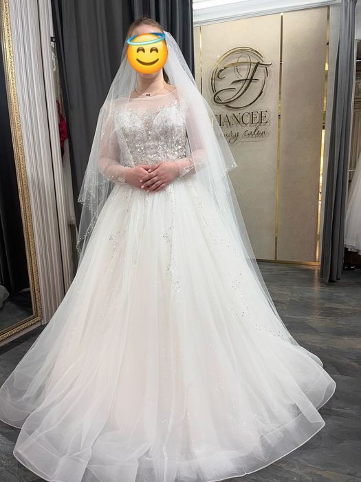 Свадебное  платье  с фатой