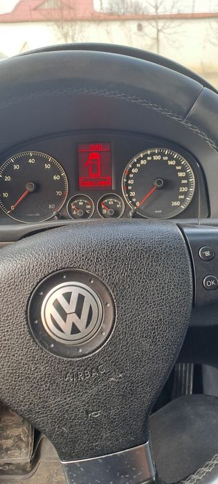 Vând ceas bord vw Golf 5 cu lumini albe  este cu maxidot pentru automa