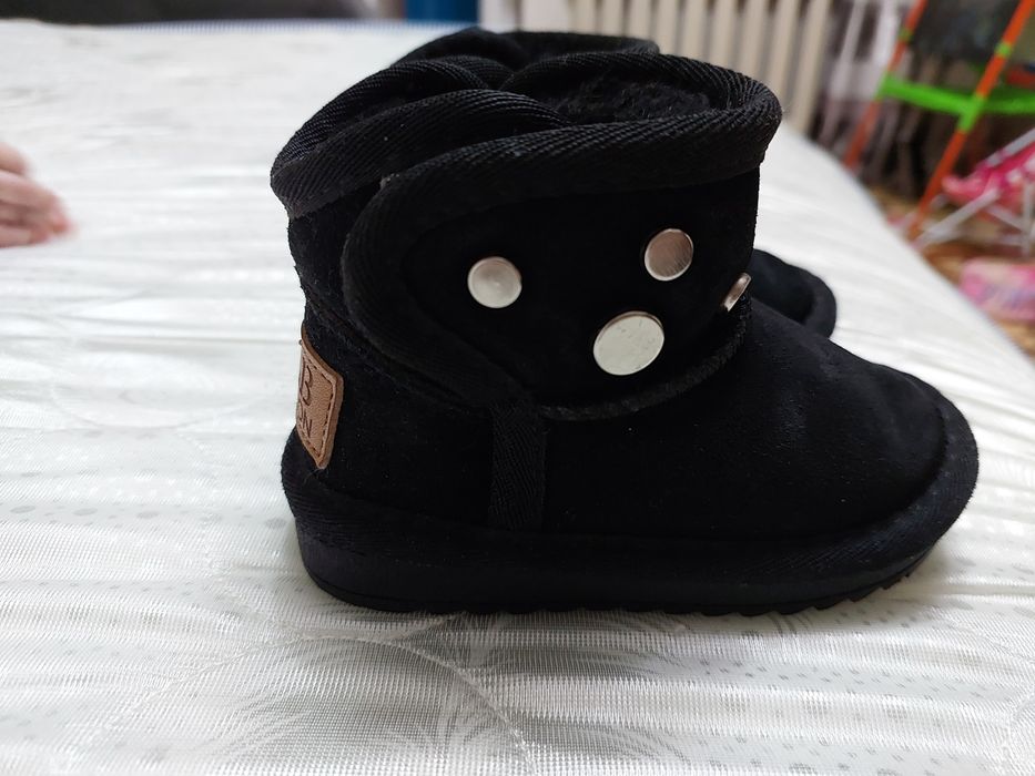 Продам детскую обувь