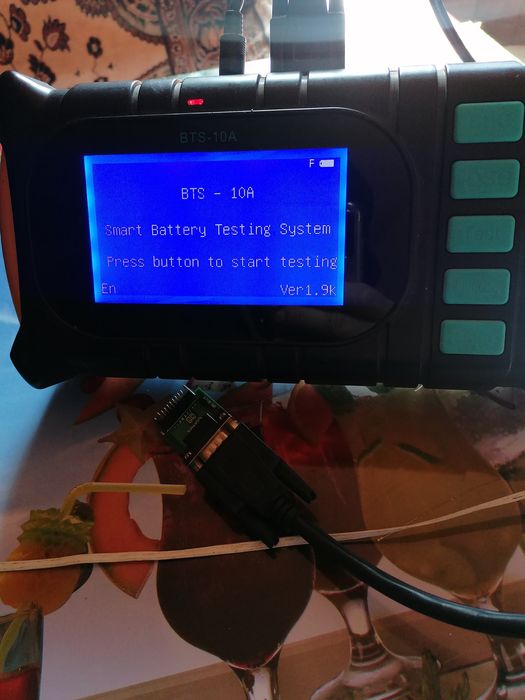 Tester portabil universal pentru baterii HWG BTS-10A