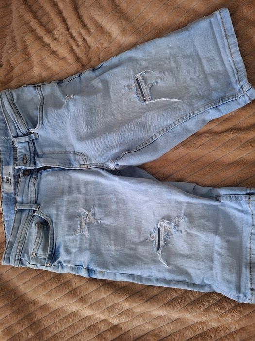 pantaloni scurti