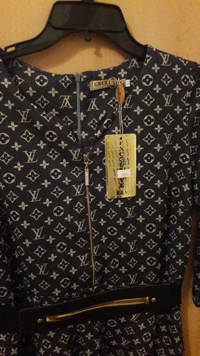 Женское платье..