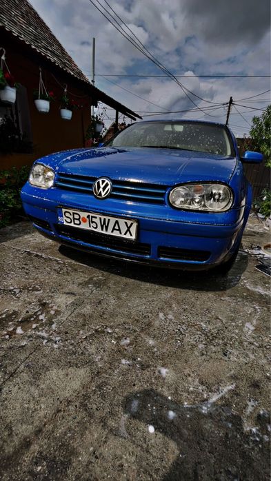 Vand golf 4 an 2001 trage extrem de. Bine