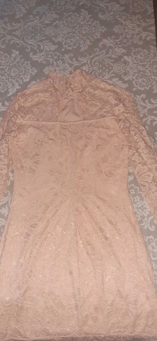 Елегантна дантелена рокля