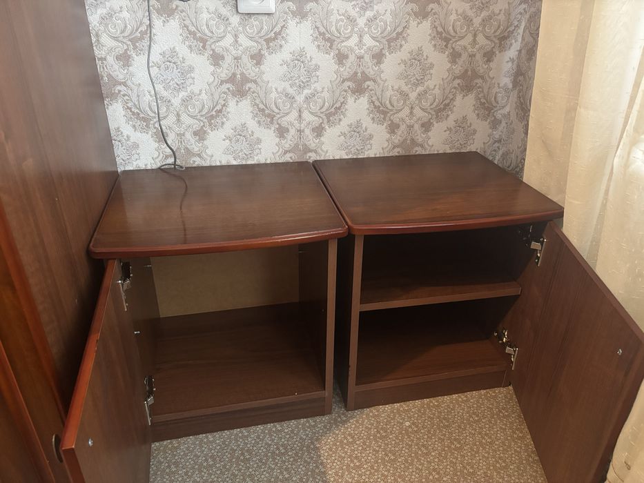 Продам шкаф,кровать,две тумбочки