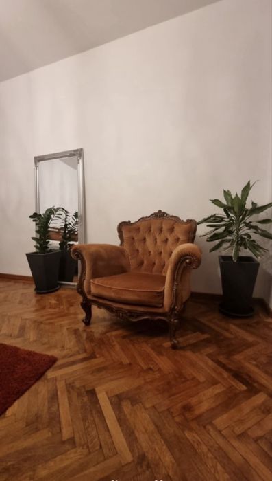 Fotoliu stil Baroc din gama Chesterfield cu aspect regal