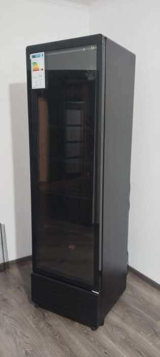 Витринный холодильник