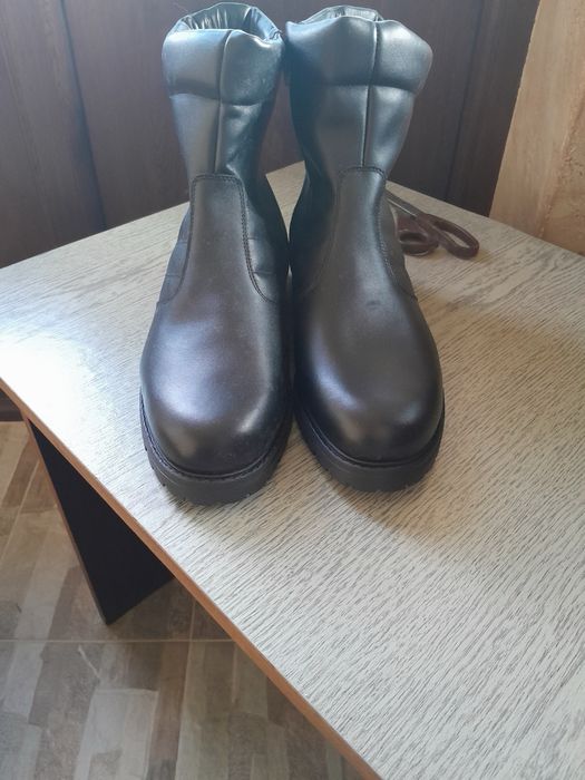 Продавам полицейски ботуши