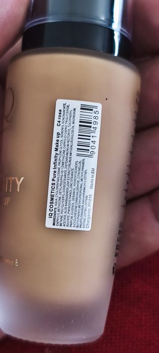 Vând fond de ten iQ Cosmetics Pure Infinity