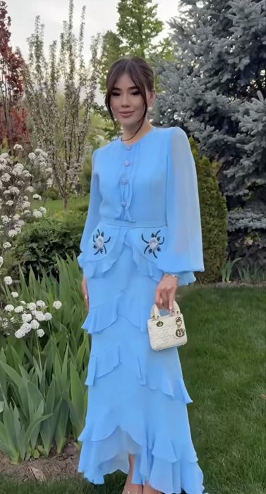 Эффектное ярусное платье