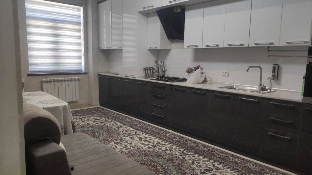 Qora qamich Alimpia ko'chasida navastroyka sotiladi yevro remont qilin