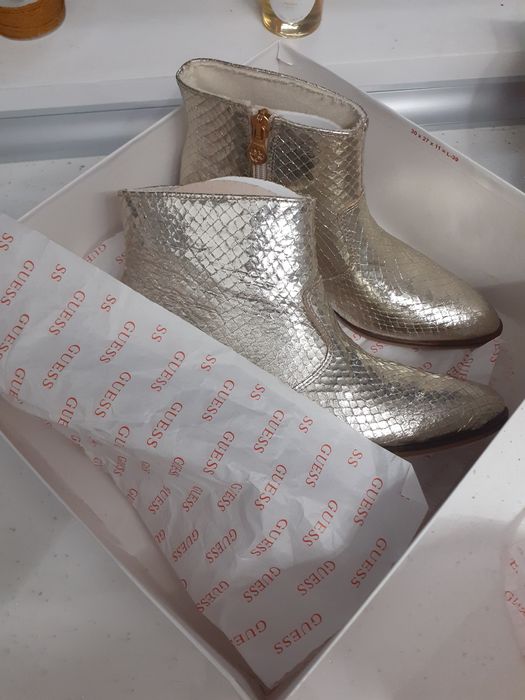 Ghete Guess piele, marimea 35