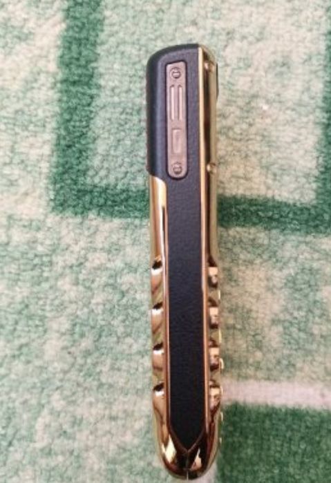 Мобилен телефон марка SERVO с две СИМ карти + кутия + зарядно + калъв