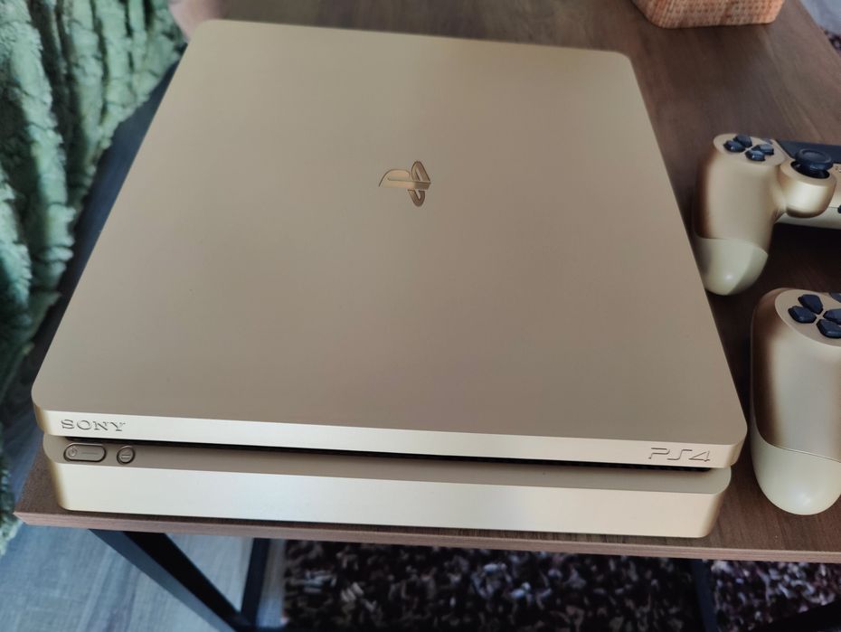 Platystation 4 slim gold limited edition