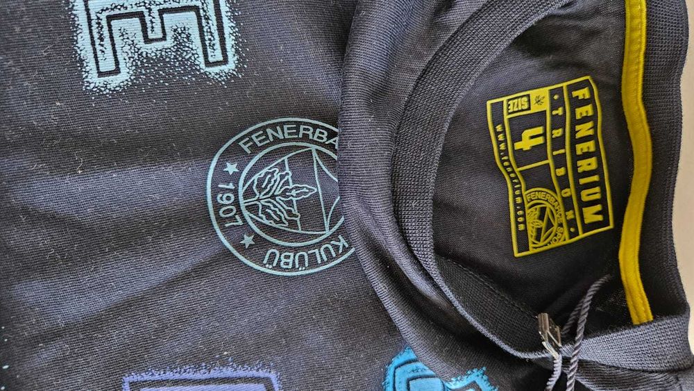 Оригинален фенски шал и детска тениска Фенербахче/ Fenerbahce