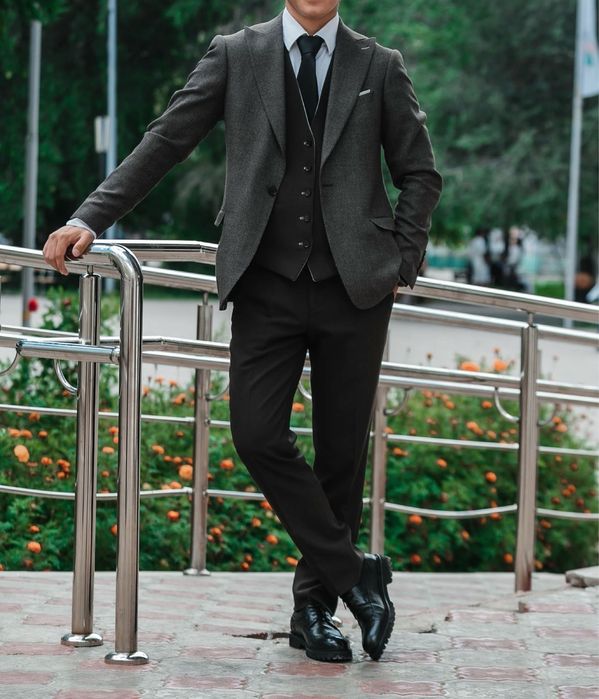 Стильный костюм тройка 46-48 р.