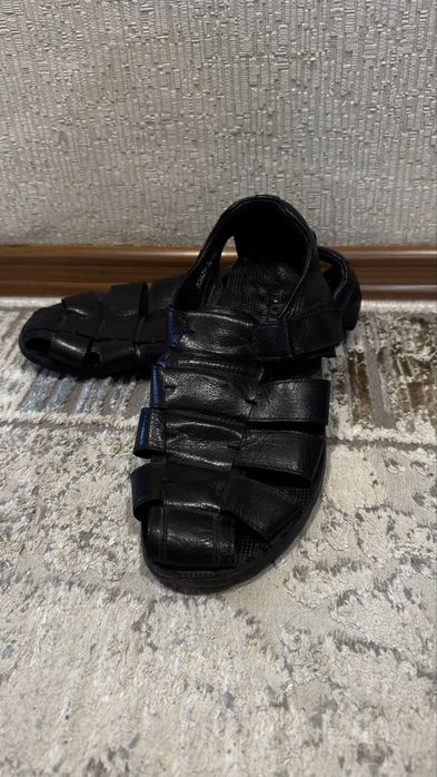 Продам сандали черные кожаные мужские