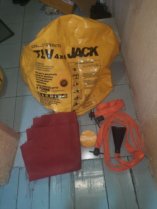 Продам надувной домкрат на 4 тонны