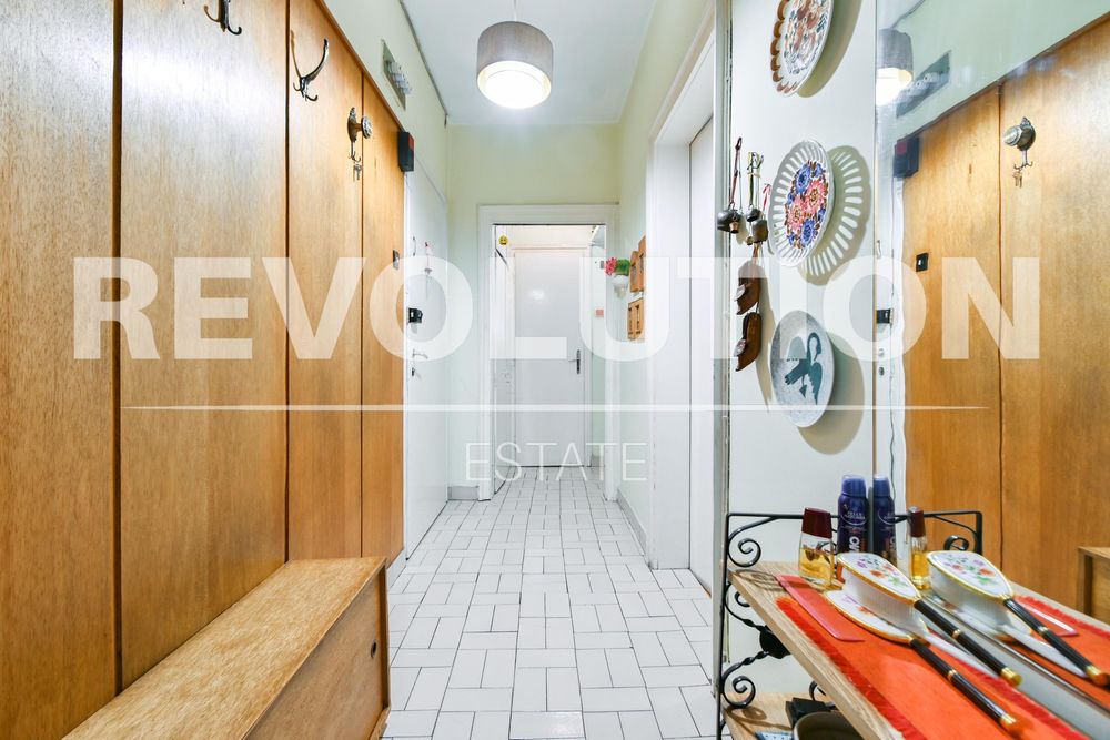 Продава се Тристаен апартамент в София, Яворов - 83 кв.м за 3856 €/кв.м - Снимка #10