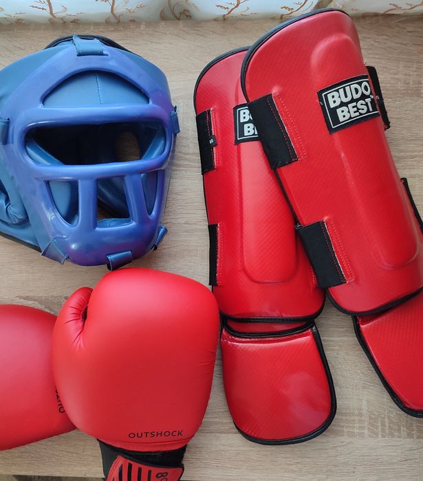 Vând echipament pentru sport de contact