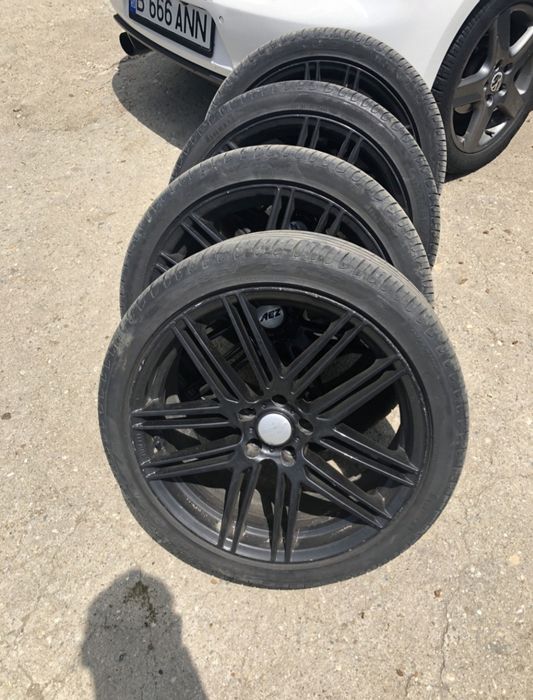 Vand jante R19 cu anvelope 235 40 19 
Anvelopele sunt intr o stare bun