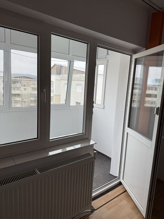 Apartament 4 camere, Onesti, zona de jos, 90mp, 2 bai, 2 balcoane
