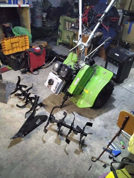 Продам мотоблок ПАХАРЬ  3 скоростной