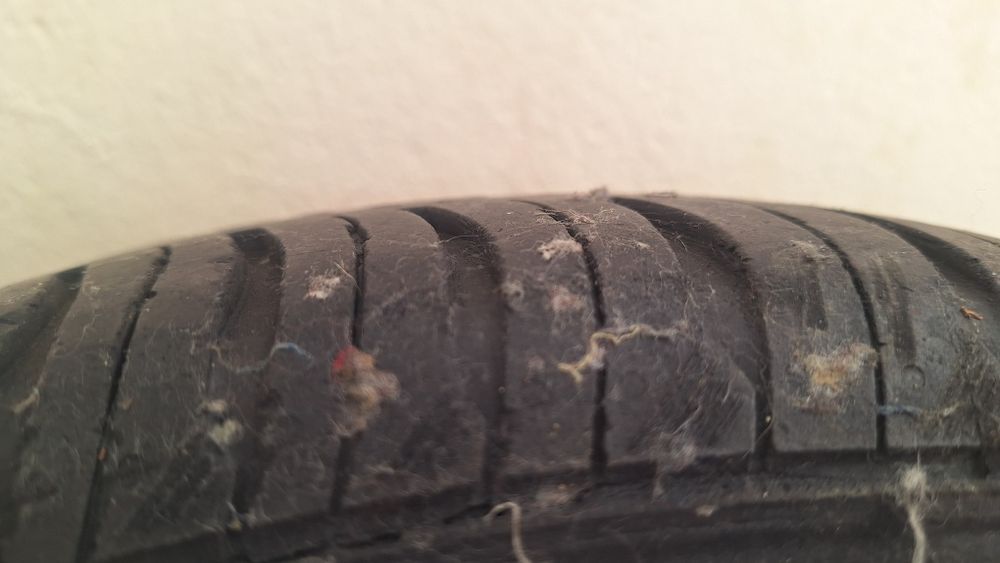 Продавам резервна гума 195/65/15 от широките Континентал