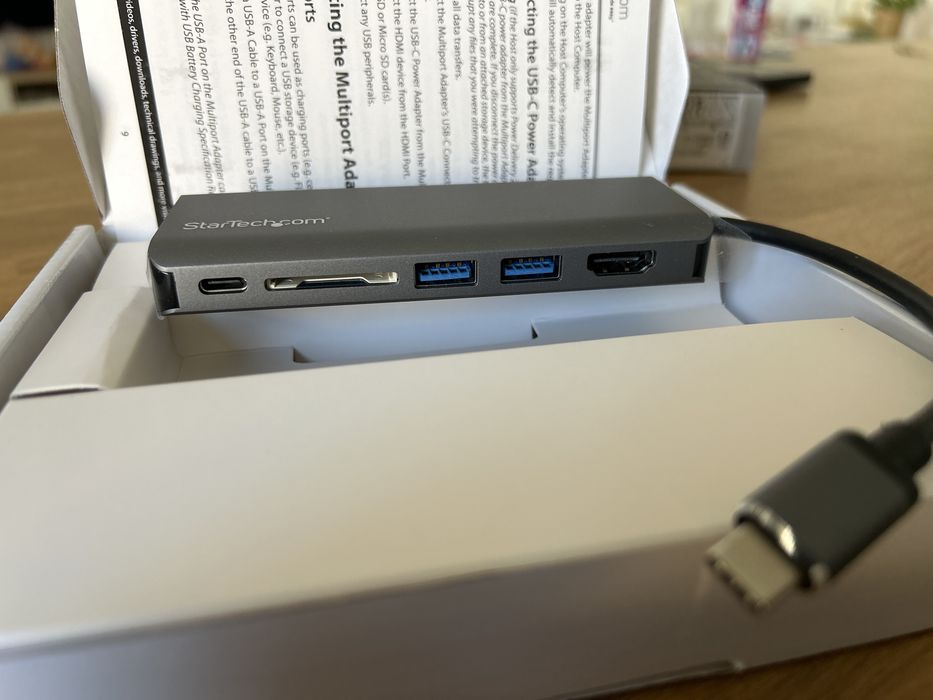 StarTech - USB-C Multiadapter cu Card Reader.