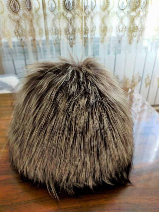 Меховые шапки в хорошем состоянии