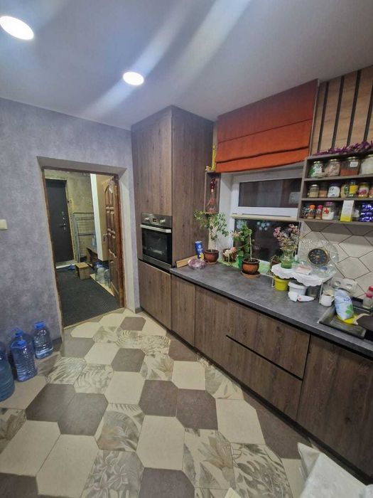 На продажу выставлен отличный,  в районе Сазда