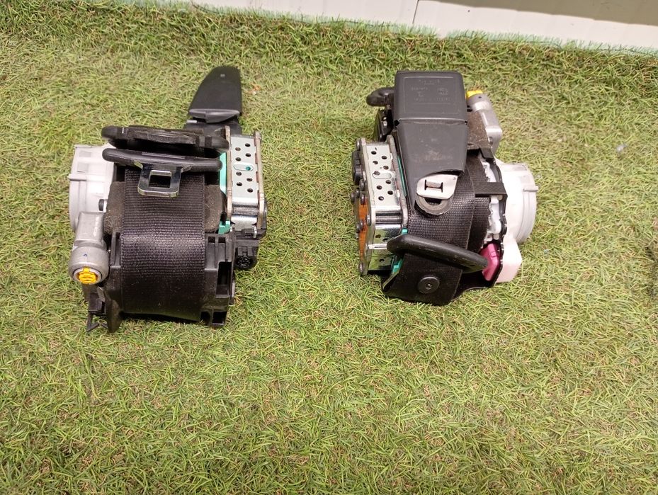 Centuri siguranță fata Audi A4 B8