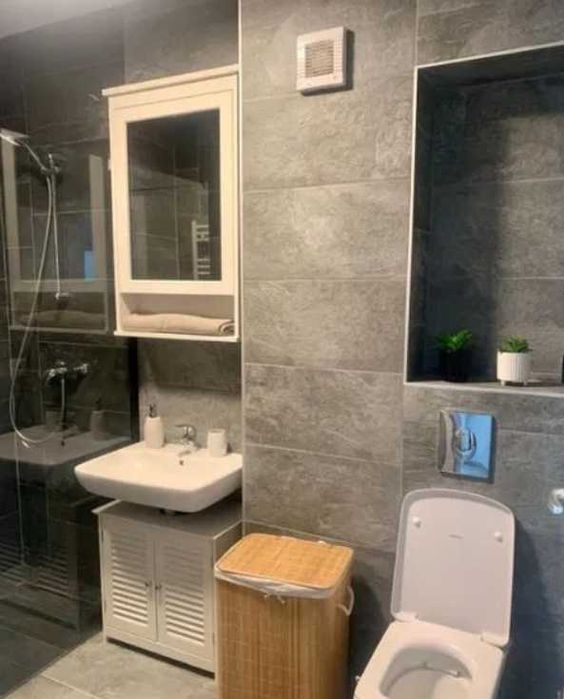 Дава се под наем Тристаен апартамент в Пловдив, Остромила - 82 кв.м за 408 € - Снимка #2