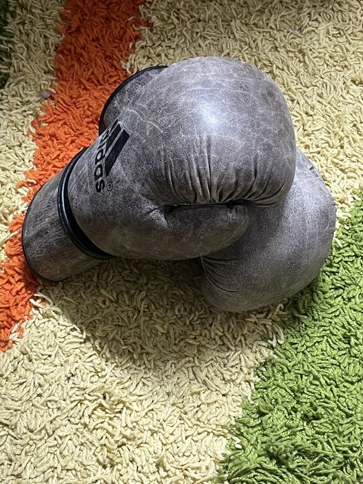 Боксерские перчатки