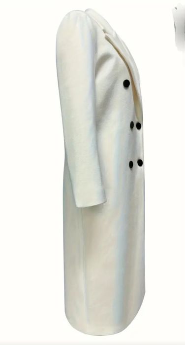 Элегантное белое пальто. Размер 46