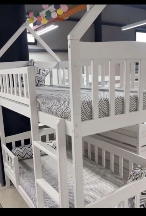 Двухъярусный кровать