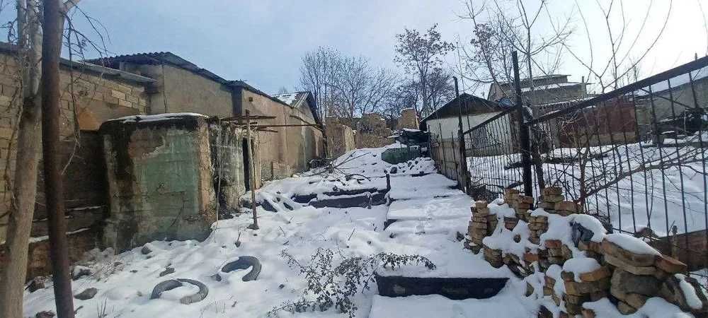 Yer uchastkasi sotiladi. Turar joy qurish uchun. Продается участок.