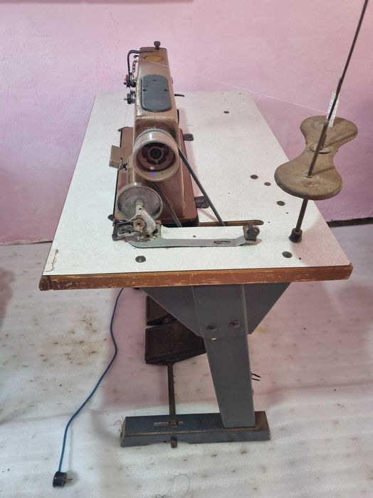 Промышленная швейная машинка