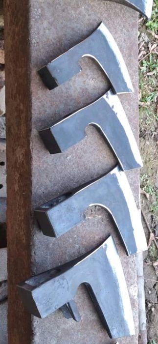 Ковани брадви ресиорна стомана 65г