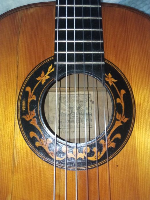 Винтажная гитара