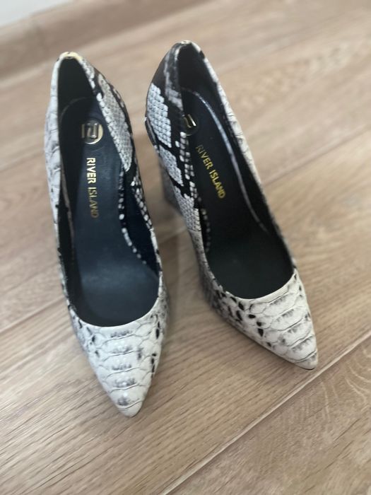 Продам туфли новые River Island