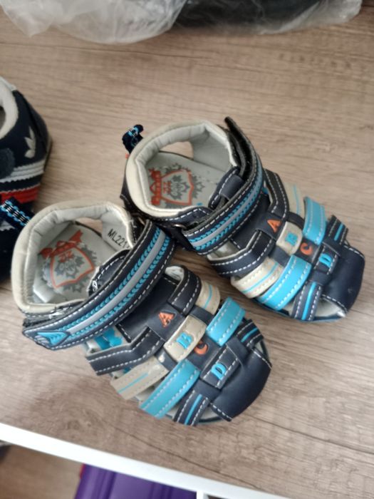 Продаю детскую обувь