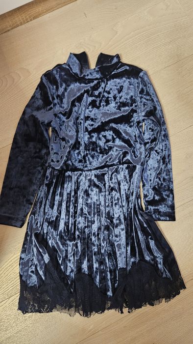 Коледна рокля,гащеризони и екип за момиче